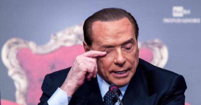 Homenaje en vida al fallecido... Silvio Berlusconi
