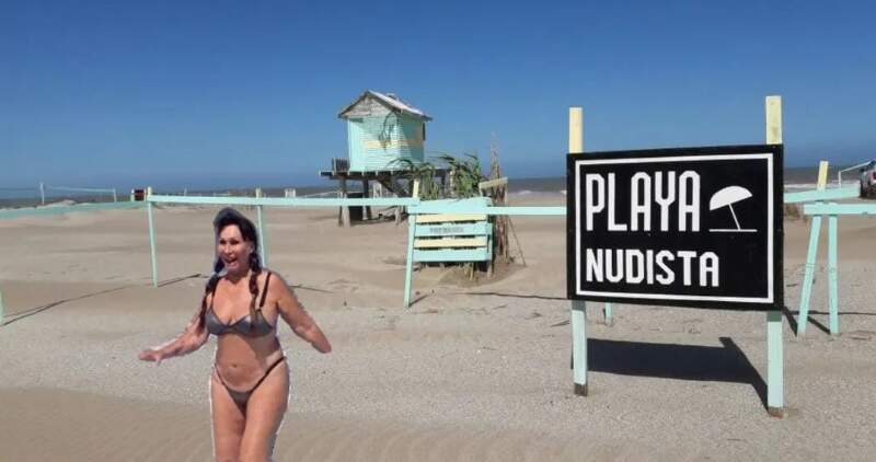 La Hora de los Malditos propone playa nudista 